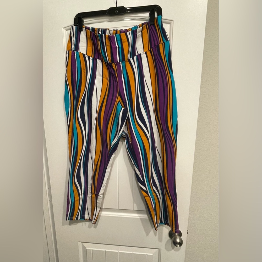 Colorful Striped cropped pants